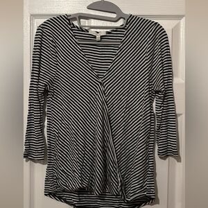 Women’s black and white 7/8 sleeve shirt